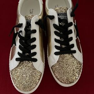 Vintage Havana sneakers, new without box. Size 10 gold, black and white